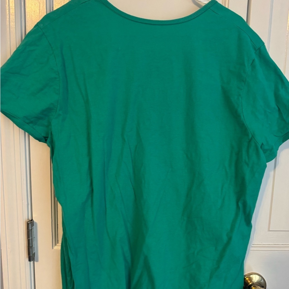Beautiful happy flower tee shirt that can be dressed up or down. Must have - Picture 4 of 7